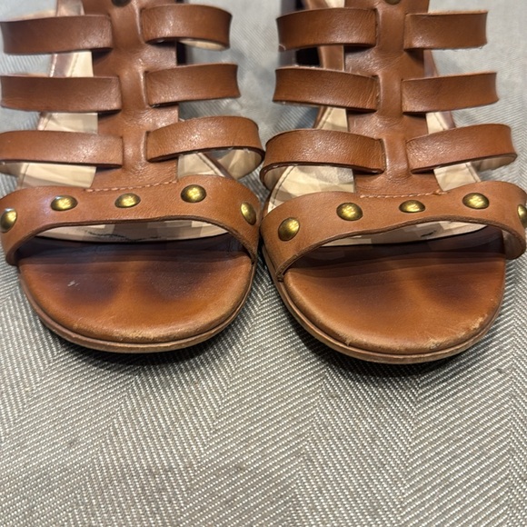 Vince Camuto Beige Leather Sandals Gold Studs 7US - Picture 5 of 5